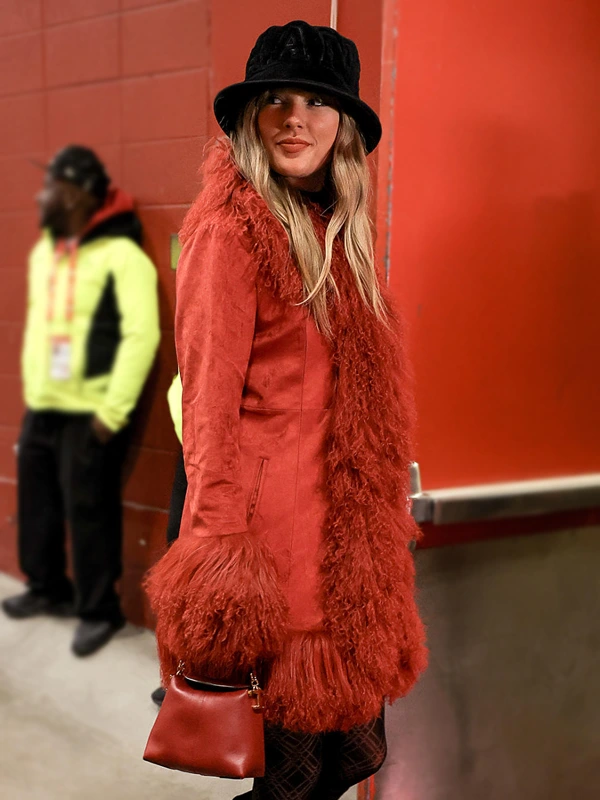 Taylor-Swift-Charlotte-Simone-Fur-Coat