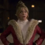 front Goldie Hawn The Christmas Chronicles Red Coat
